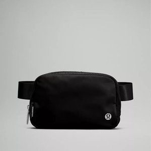 Lululemon Everywhere Belt Bag Black